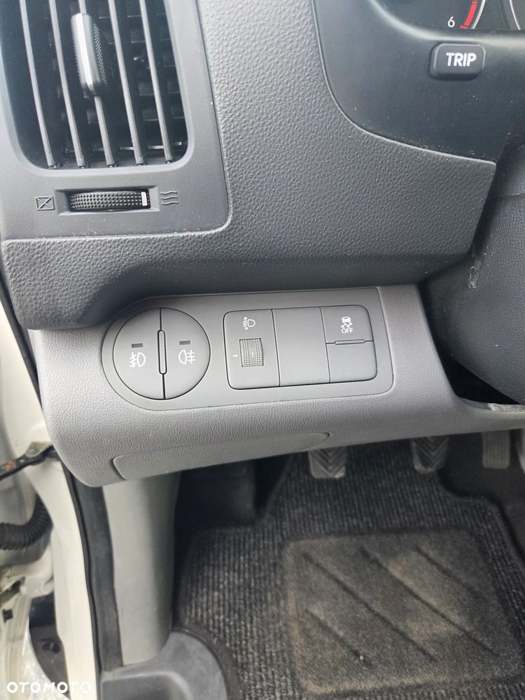 Hyundai H-1 Starex - 38