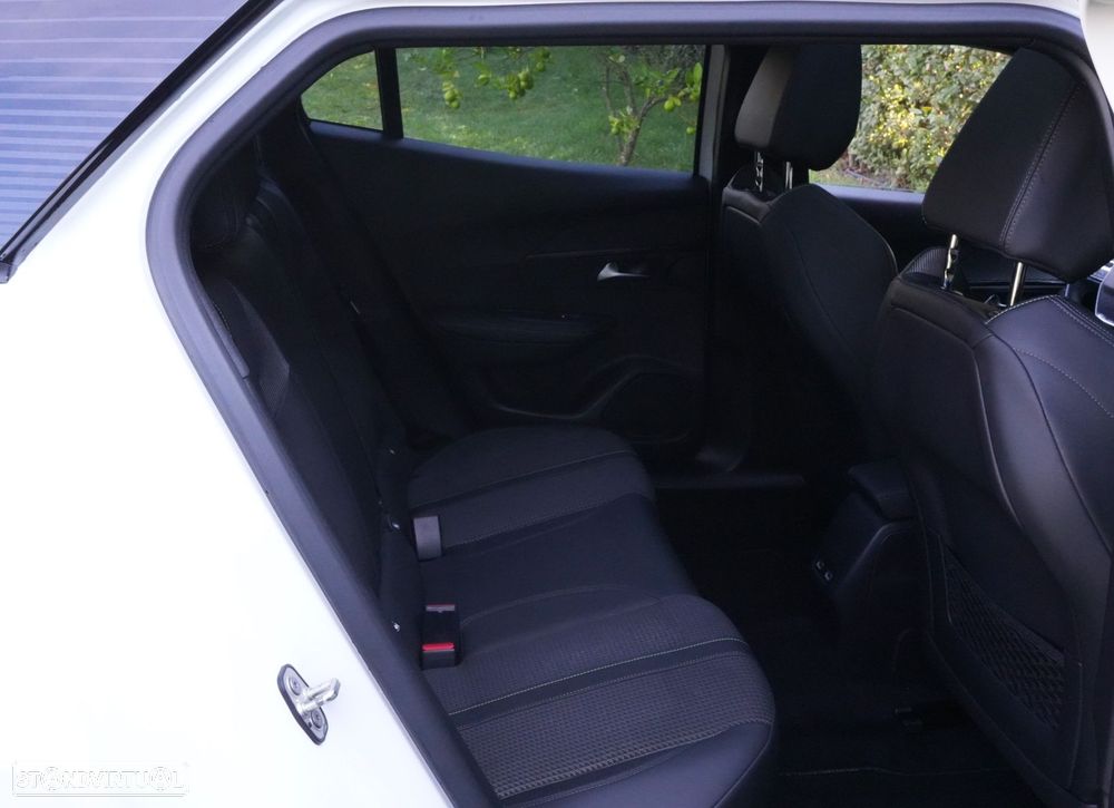 Peugeot 2008 1.2 PureTech GT Line - 42