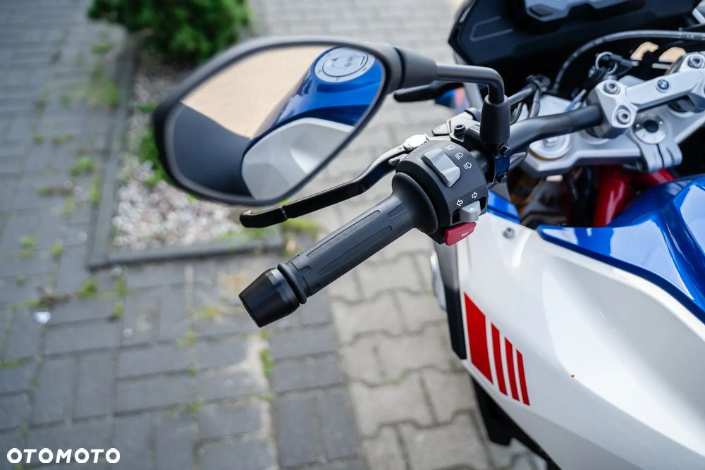 BMW G - 6