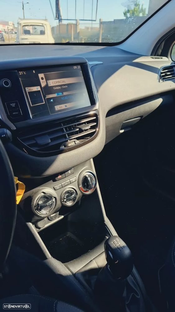 Peugeot 208 - 12