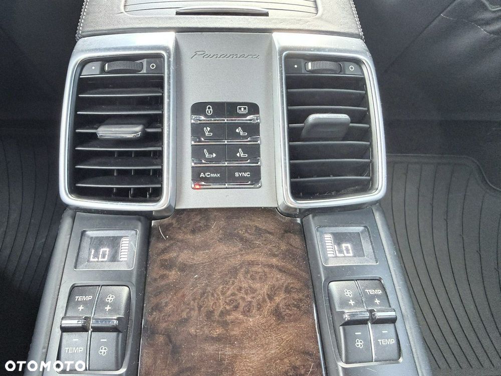 Porsche Panamera Turbo Executive - 39