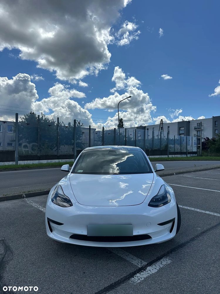Tesla Model 3 - 4