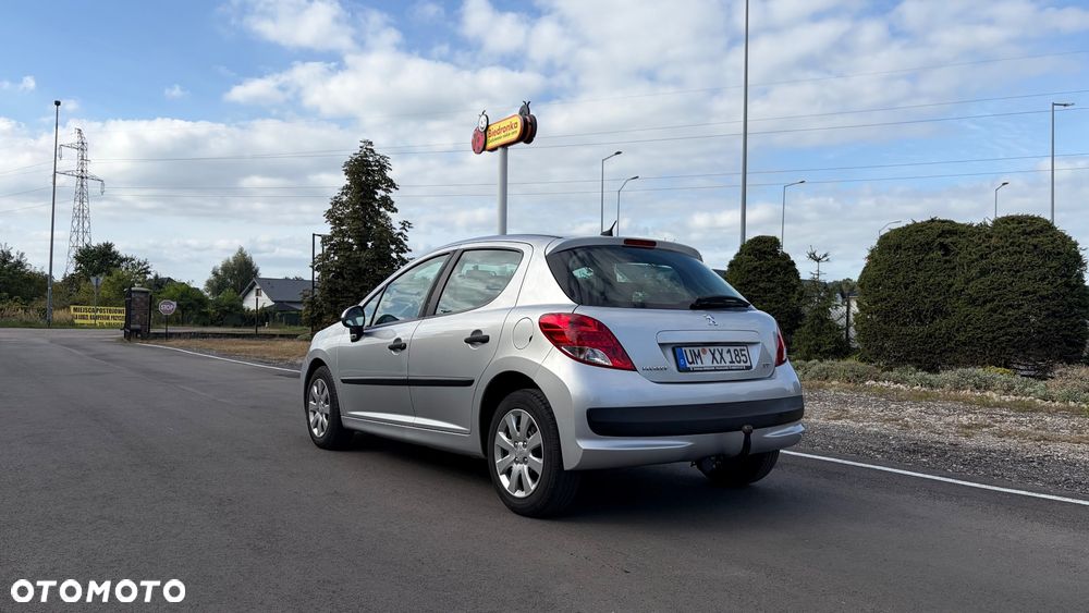 Peugeot 207 2010 photo 2