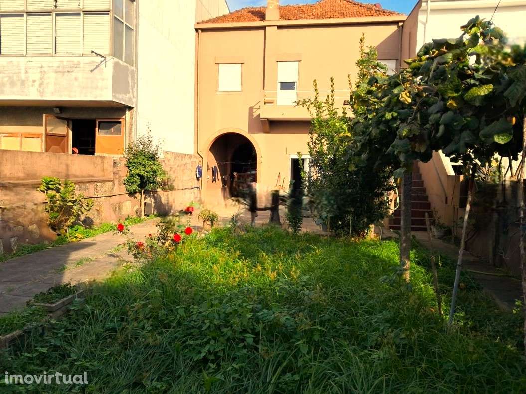 Moradia T5 c/ Jardim e garagem - Ao Centro de S. Mamede - Grande imagem: 2/17