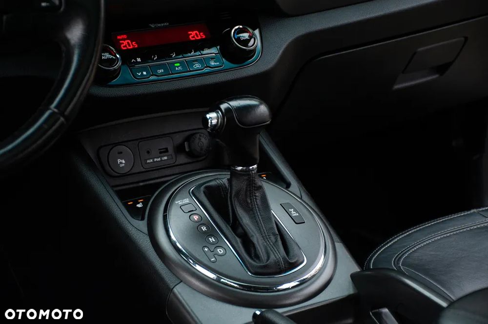 Kia Sportage 2.0 CRDI 4WD Automatik Dream-Team Edition - 33