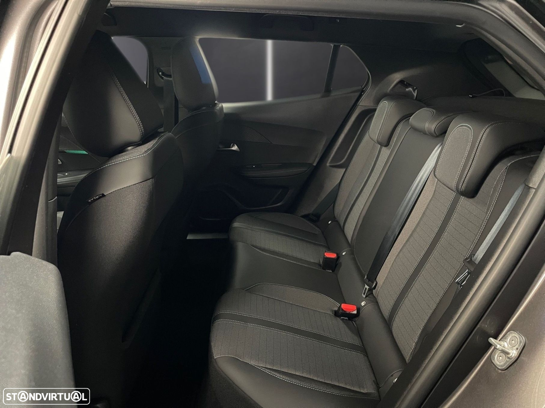 Peugeot 2008 1.2 PureTech Allure - 25
