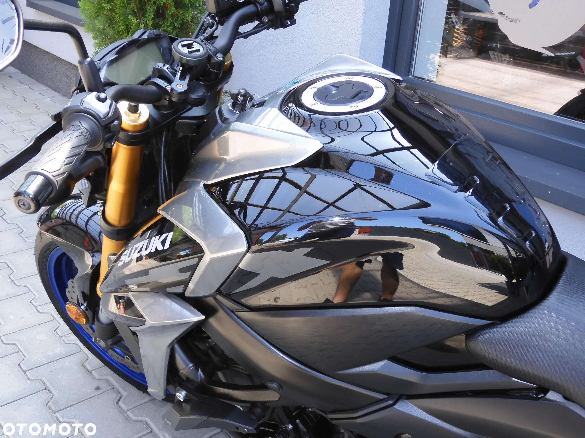 Suzuki GSX - 23