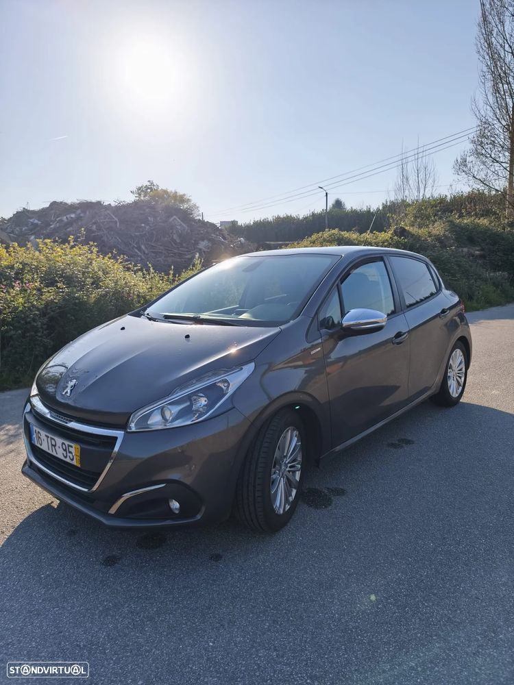Peugeot 208 2017 photo 2