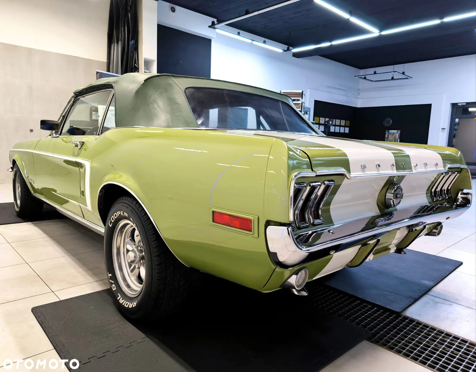 Ford Mustang - 4
