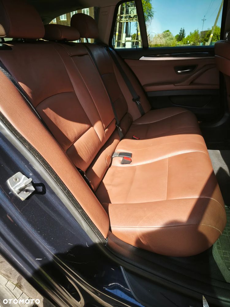 BMW Seria 5 525d Touring - 11