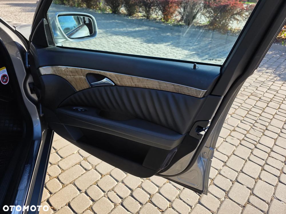 Mercedes-Benz Klasa E 320 CDI 4-Matic Avantgarde - 19