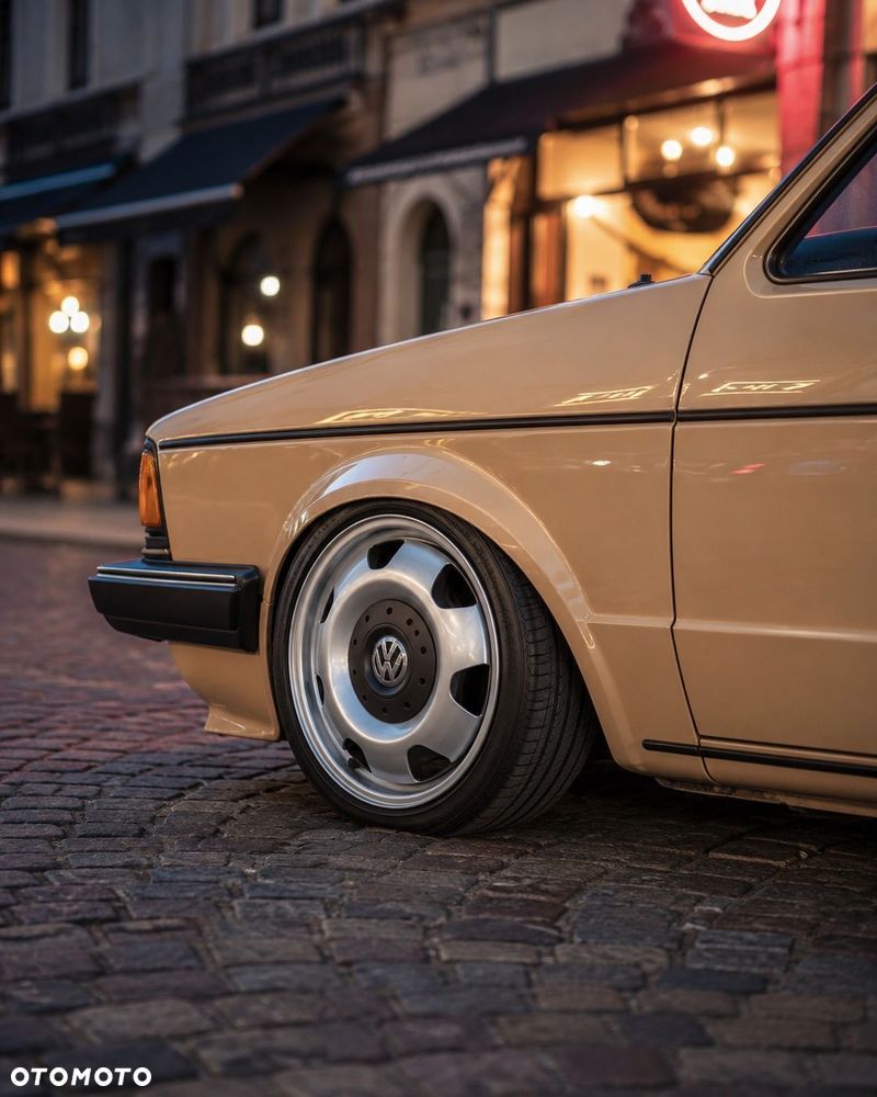 Volkswagen Jetta - 22