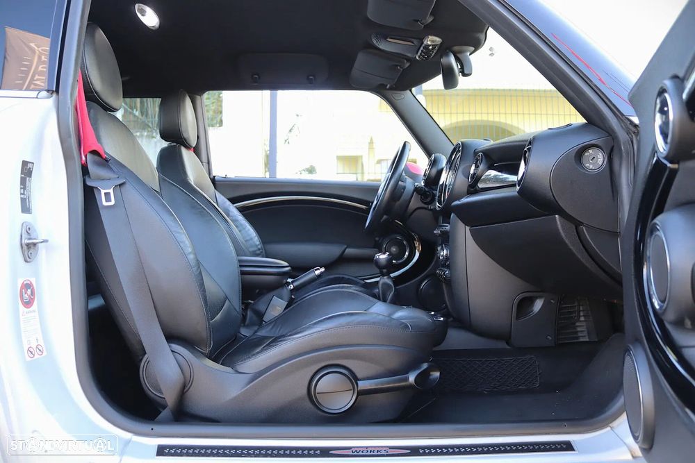 MINI 3 Portas John Cooper Works - 23
