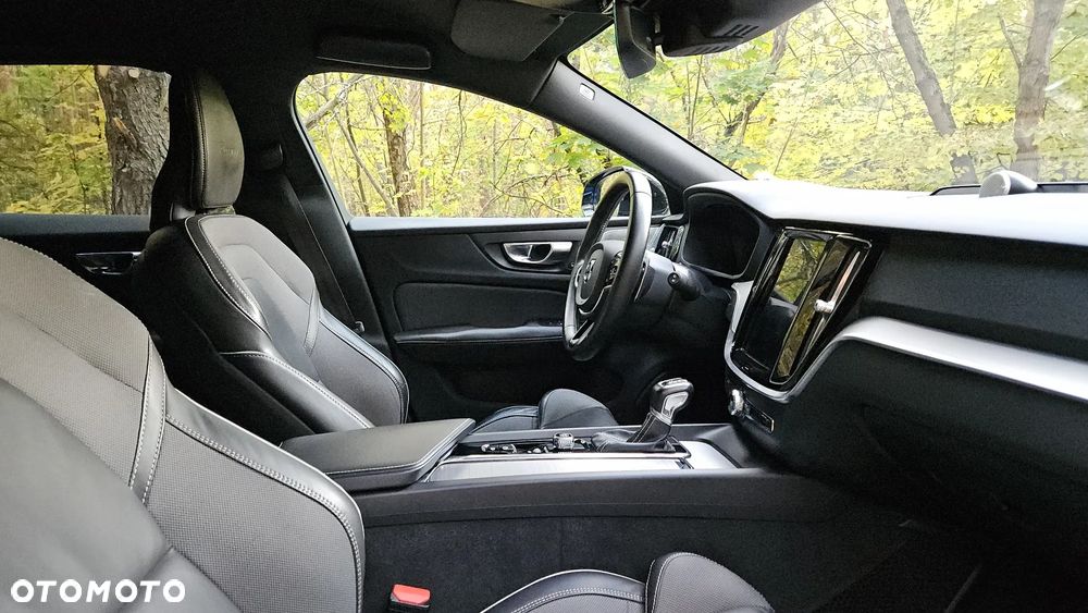 Volvo V60 T6 AWD R-Design - 17