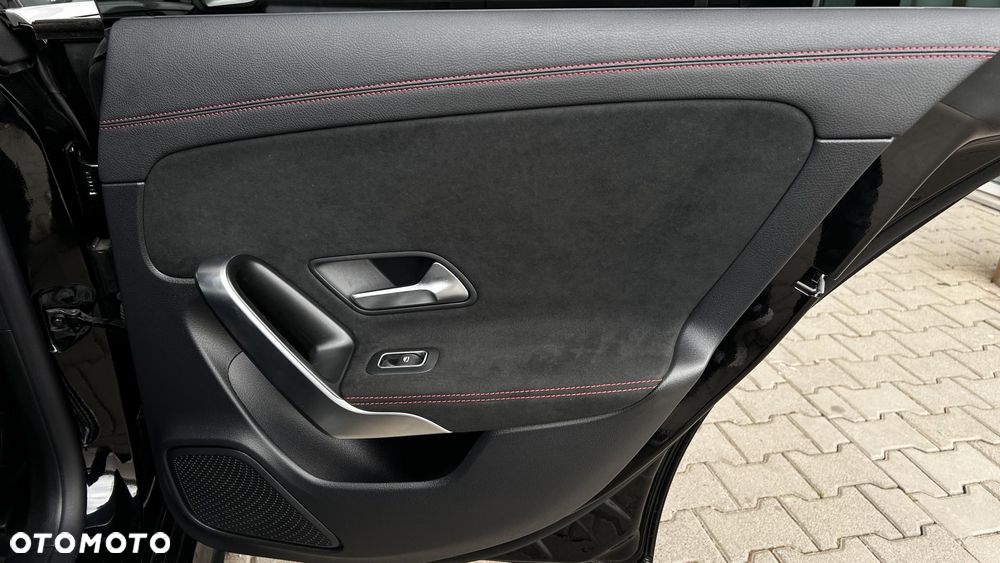 Mercedes-Benz CLA 180 AMG Line 7G-DCT - 27