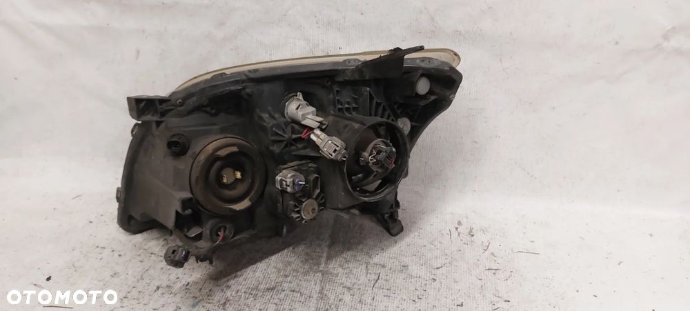 .  PRZOD PRZEDNIA LAMPA PRAWA TOYOTA AVENSIS T25 - 3