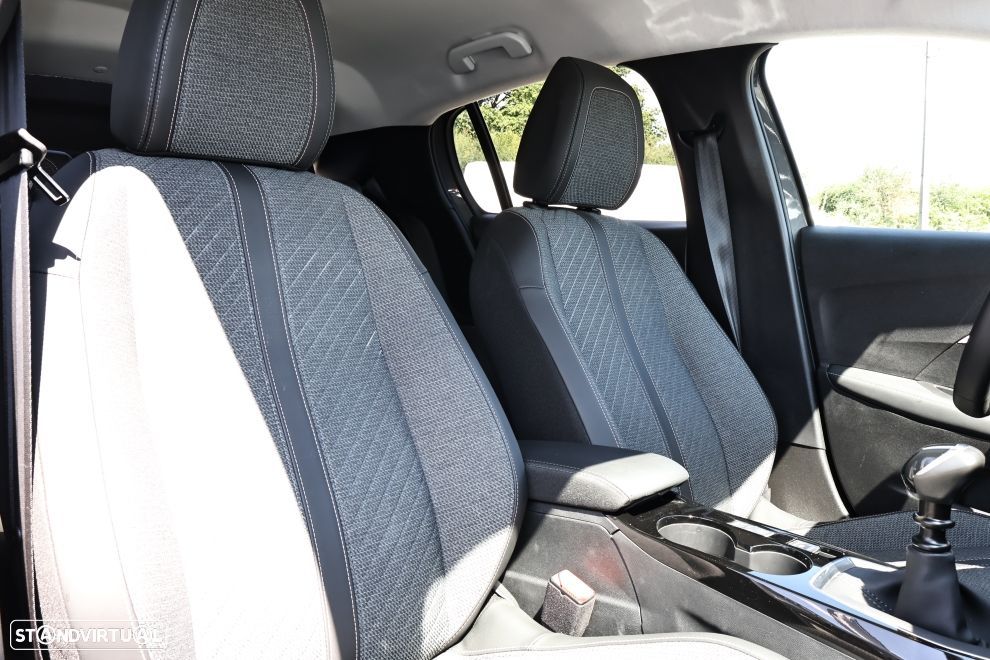 Peugeot 208 1.2 PureTech Allure - 12