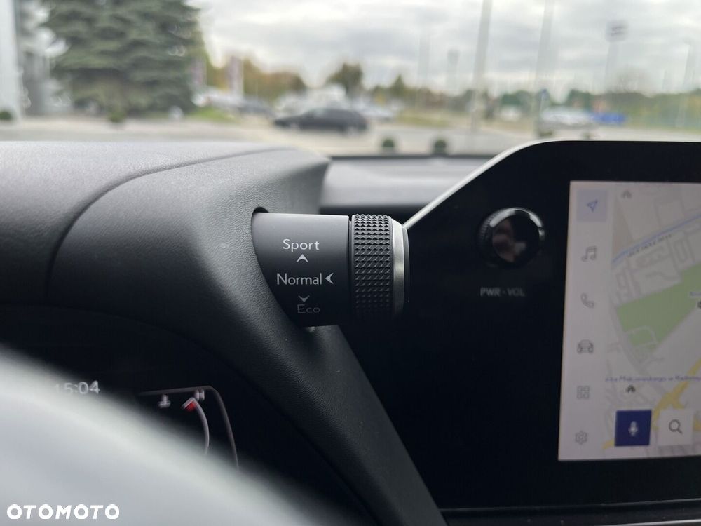 Lexus UX 2023