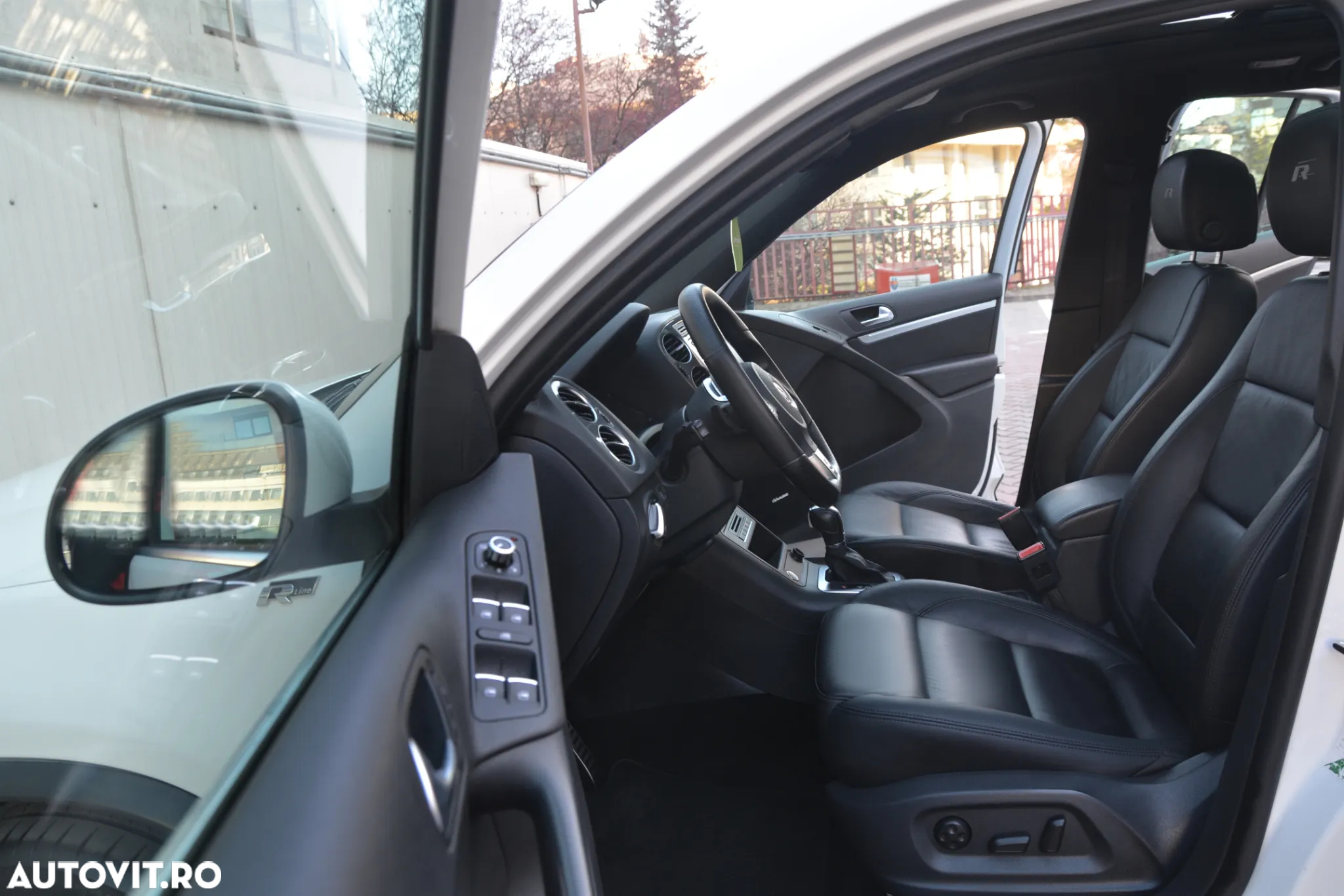 Volkswagen Tiguan 2.0 TDI DPF 4Motion BlueMotion Technology DSG Sport & Style - 12