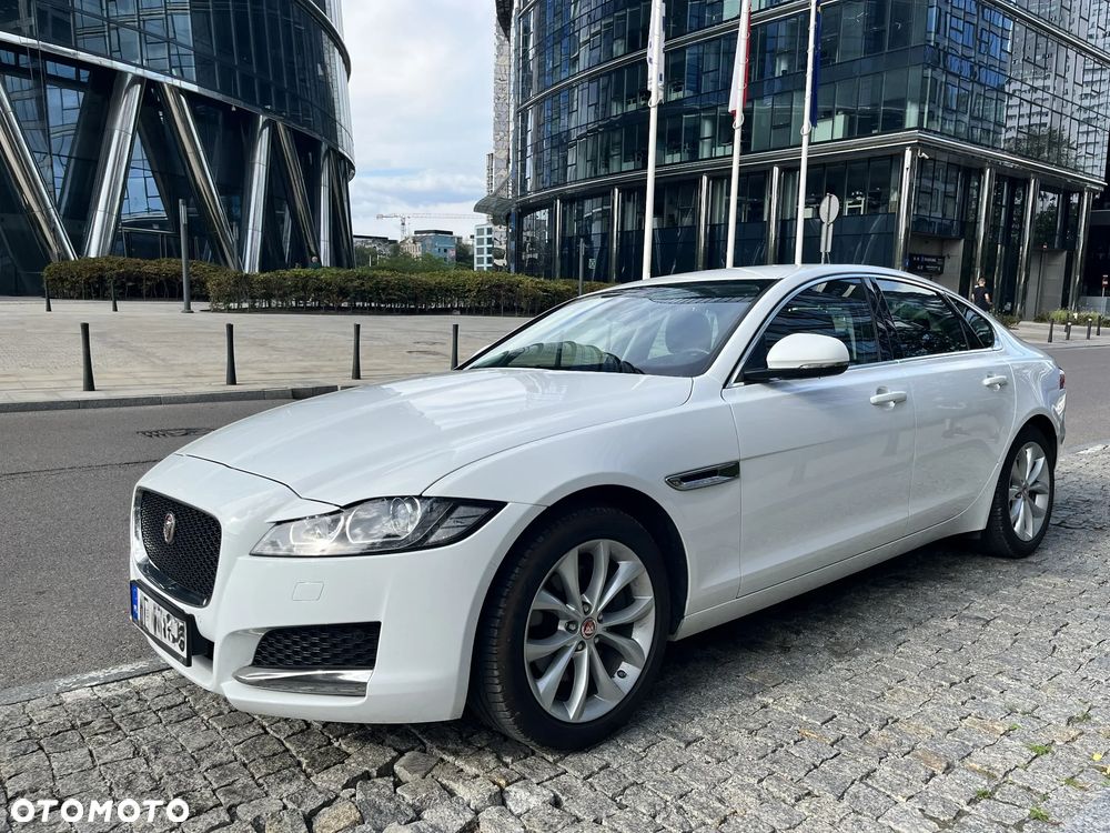 Jaguar XF 2.0 T Prestige - 9