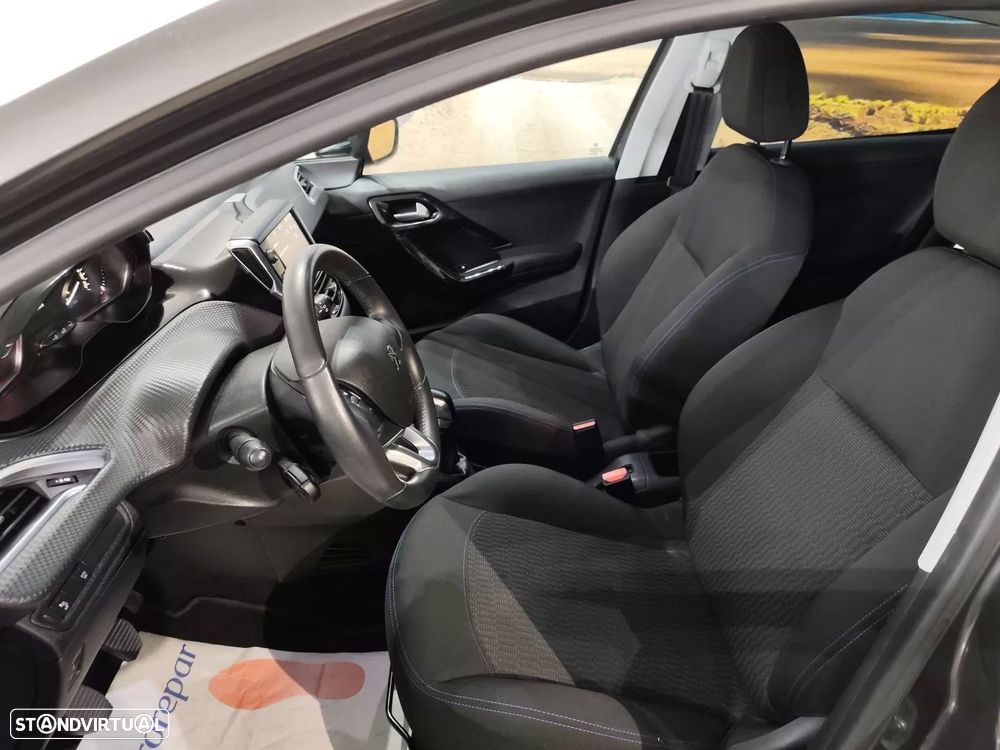 Peugeot 208 1.2 PureTech Signature - 11