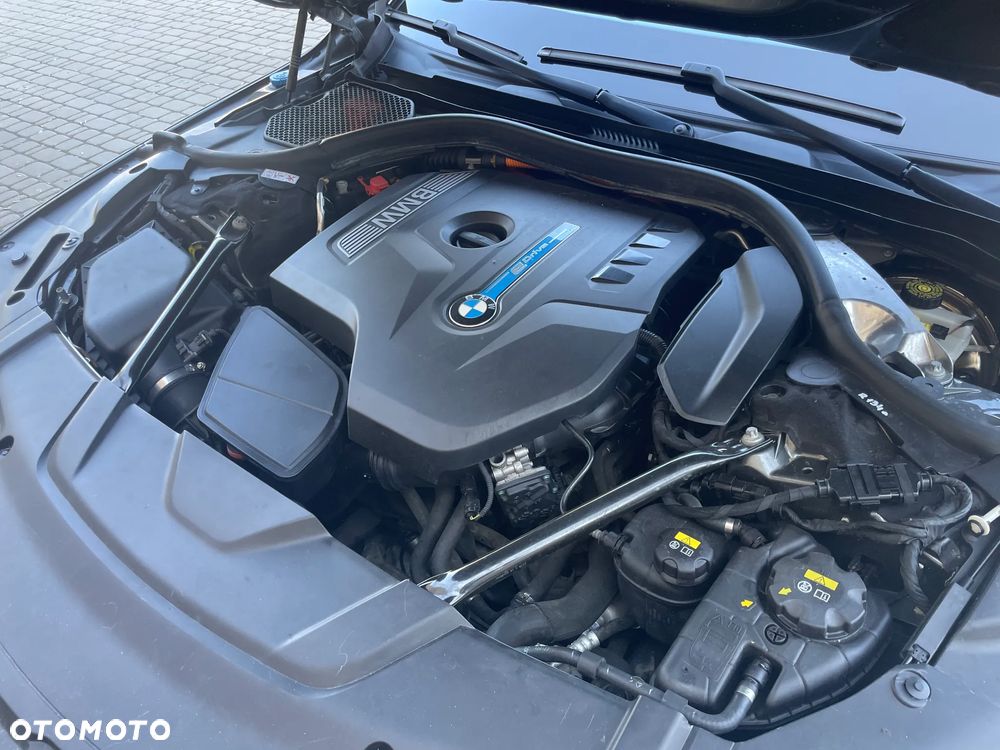 BMW Seria 7 740Le iPerformance - 9