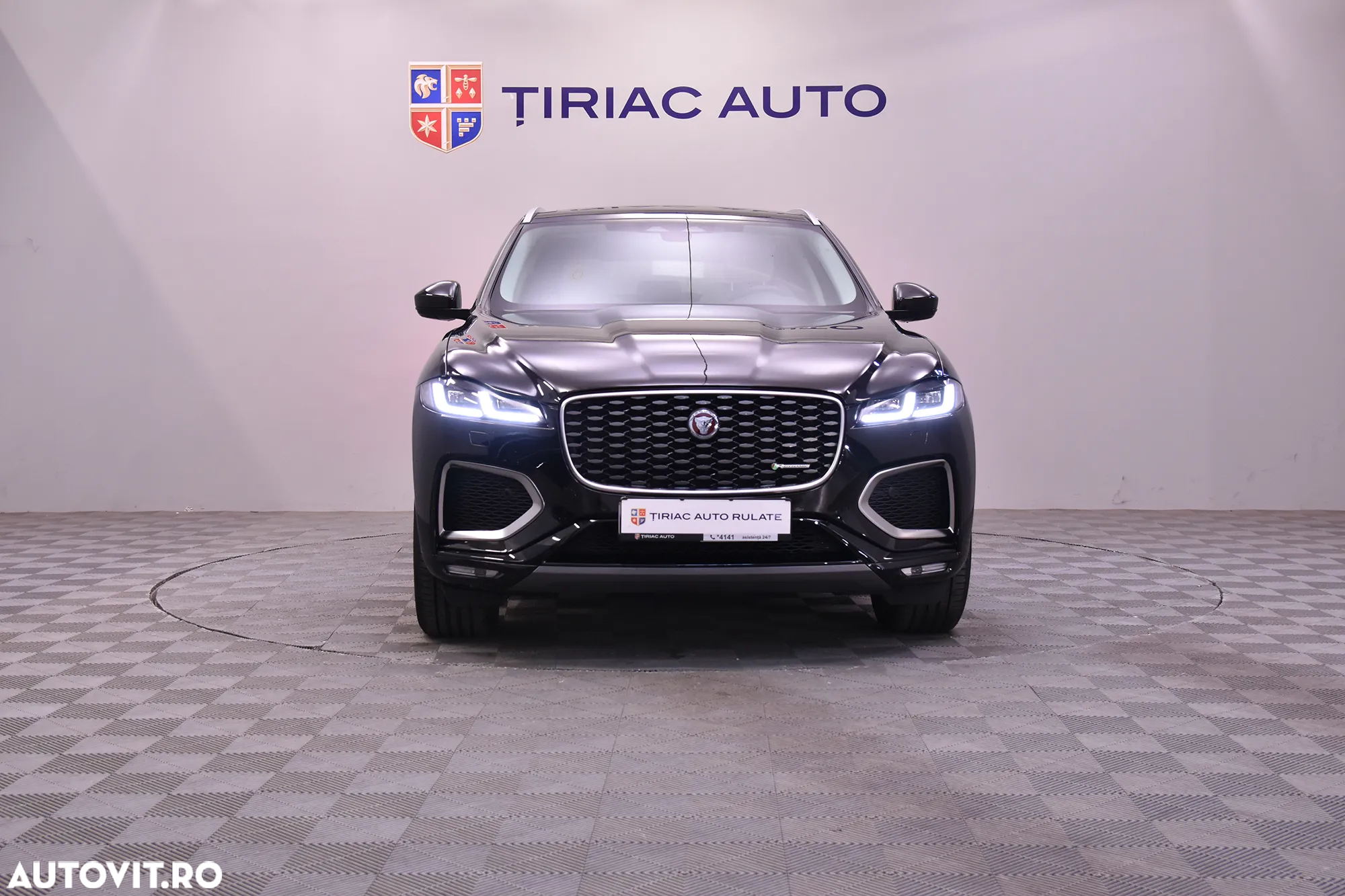 Jaguar F-Pace - 8