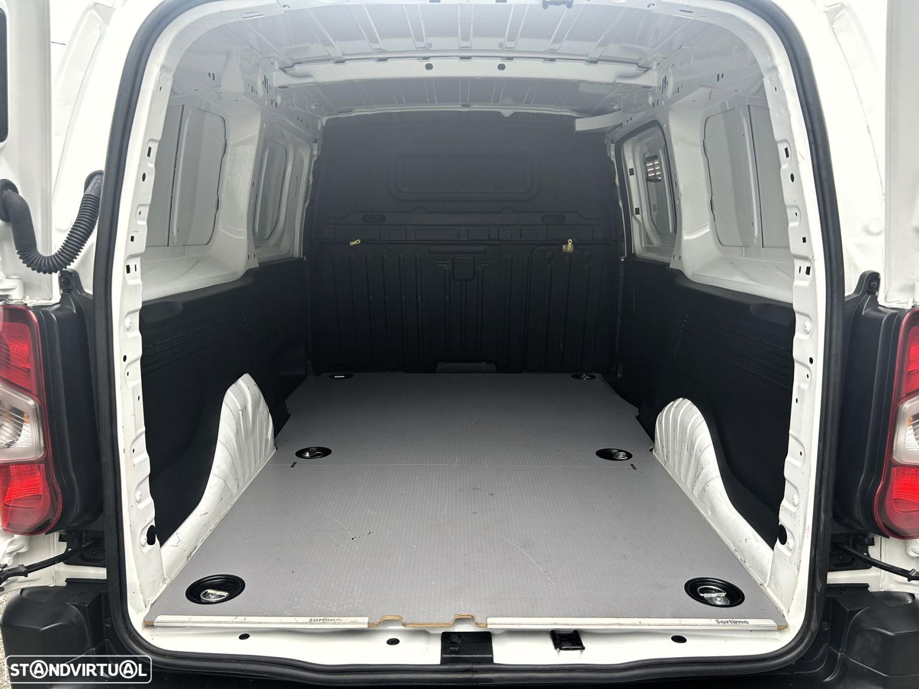 Peugeot Partner 1.5 BlueHDi Asphalt Longa - 28