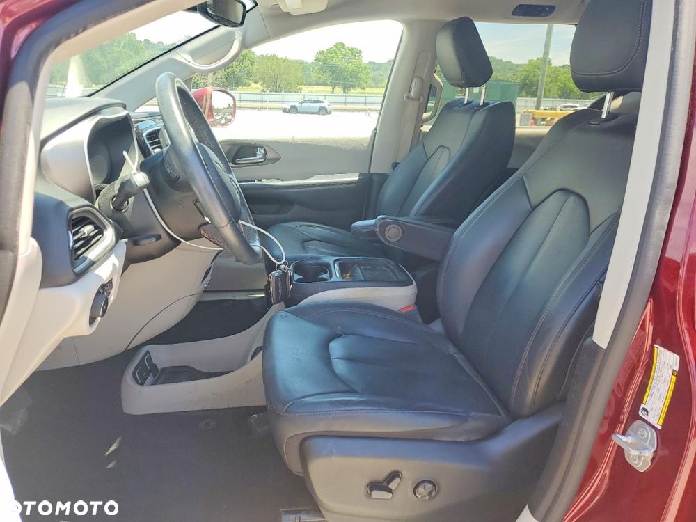 Chrysler Pacifica - 7