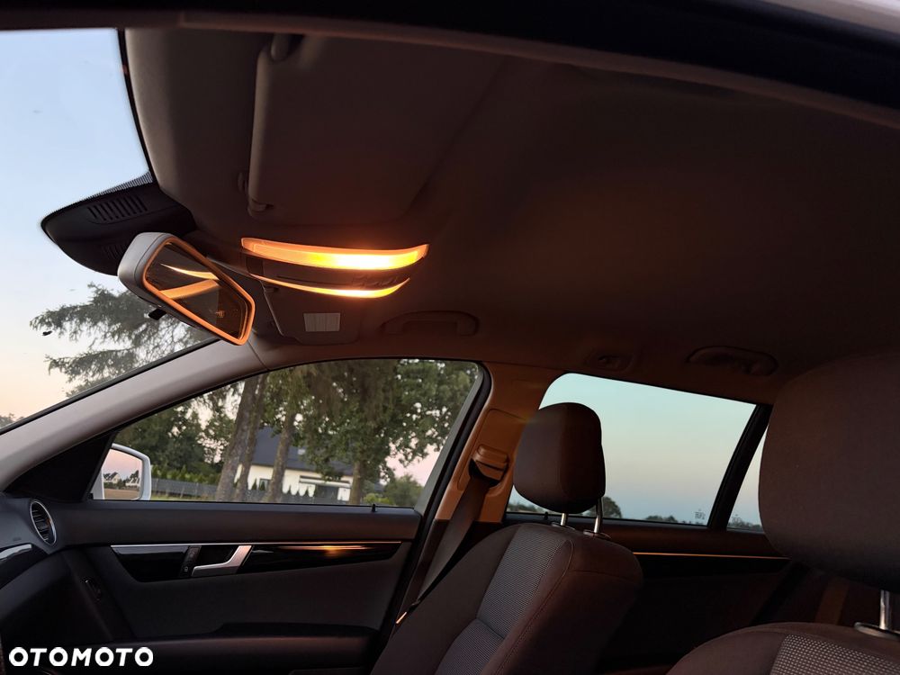 Mercedes-Benz Klasa C 220 CDI BlueEff Classic - 26