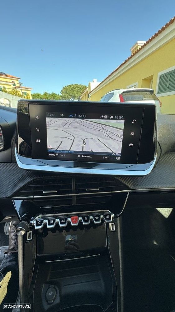 Peugeot 2008 1.2 PureTech Allure Pack EAT8 - 23