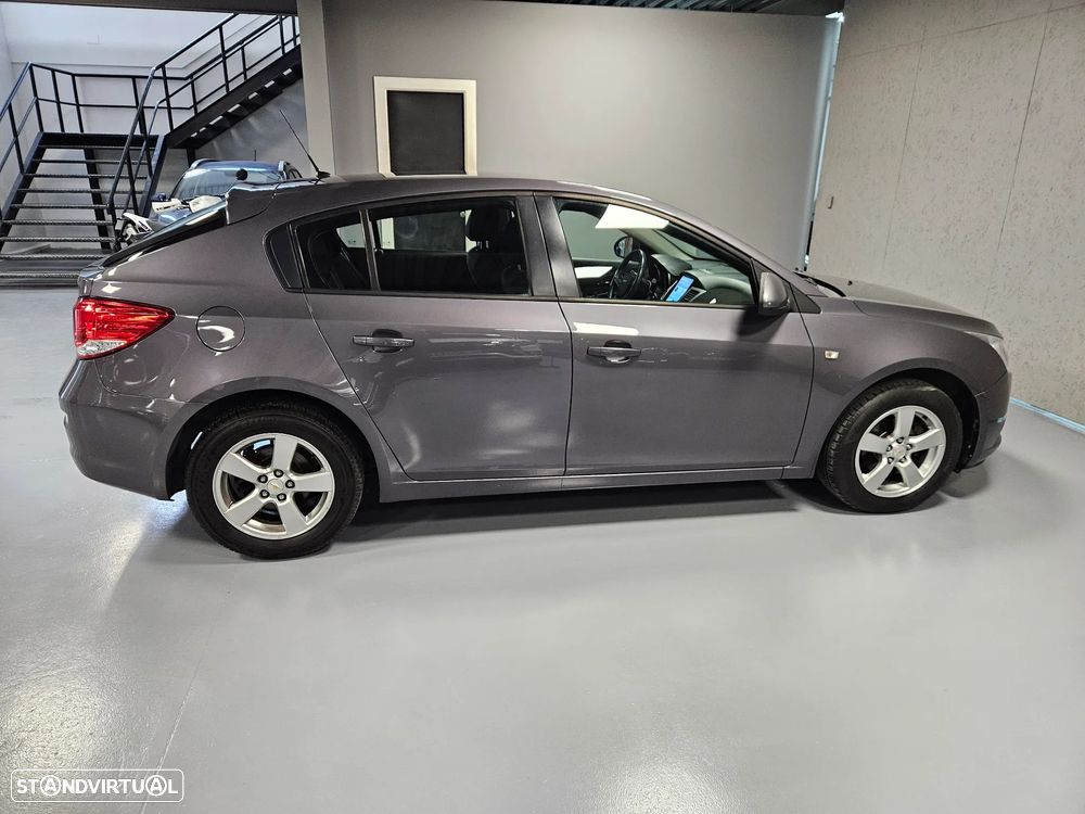 Chevrolet Cruze 1.6 LT - 8