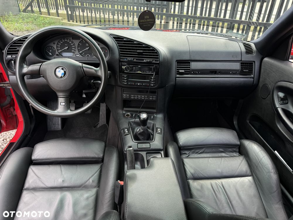 BMW Seria 3 320i - 35