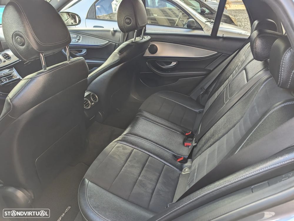 Mercedes-Benz E 300 d AMG - 12