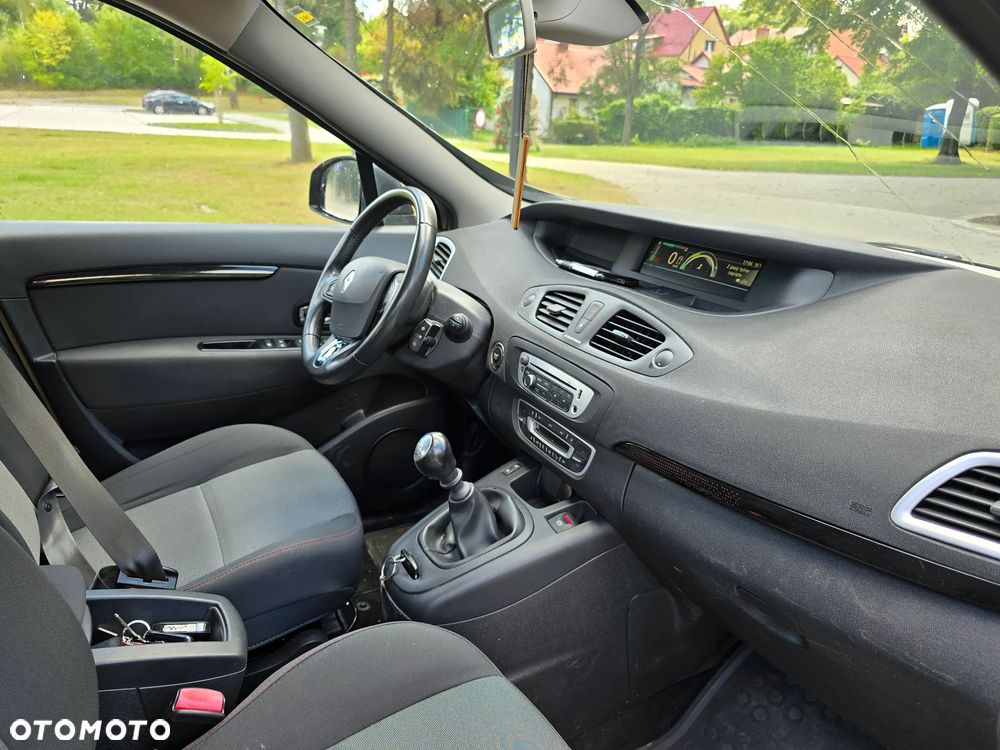 Renault Scenic ver-1-4-16v-tce-tomtom-edition - 9
