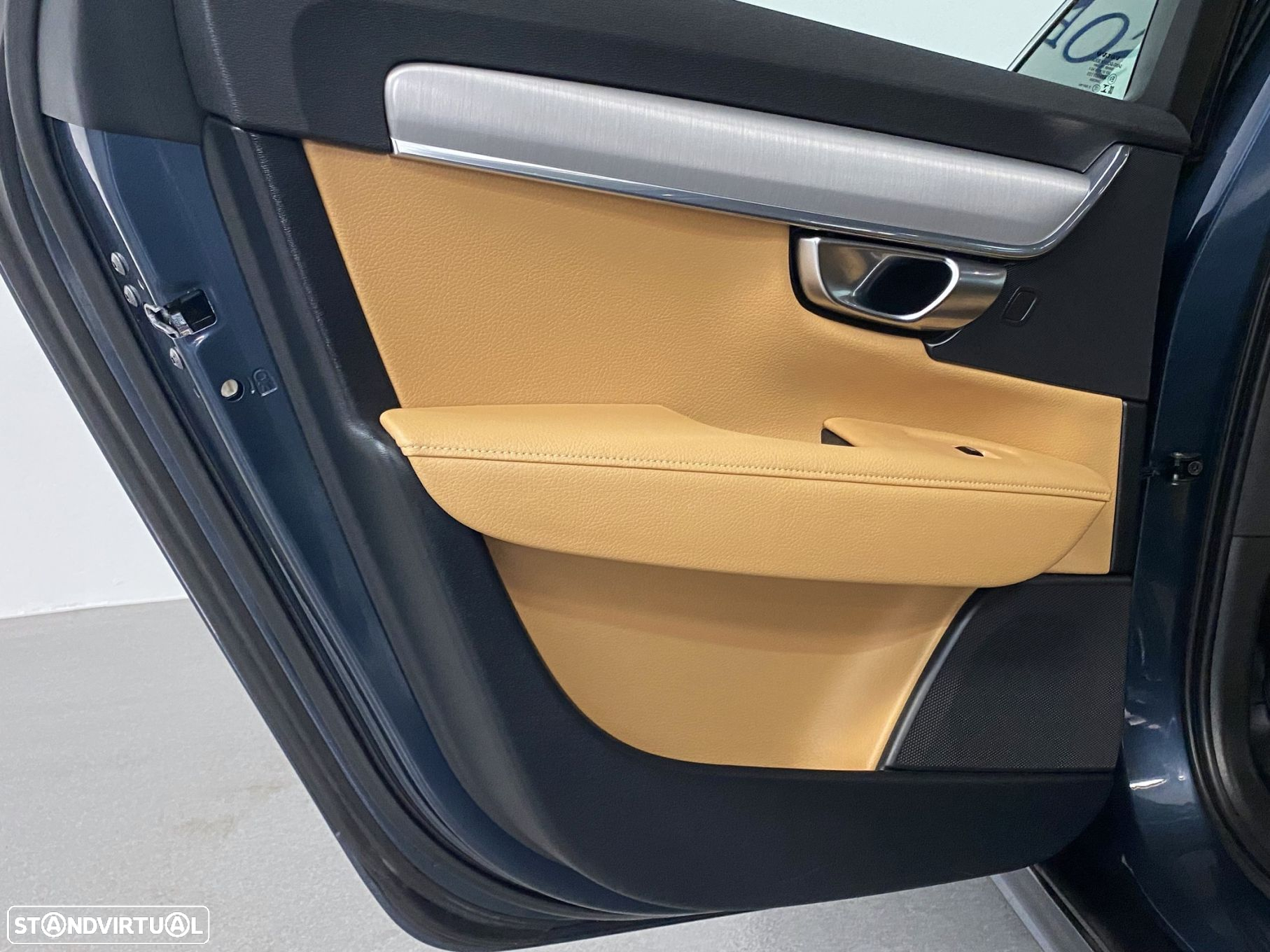 Volvo V90 2.0 D4 Momentum Geartronic - 10