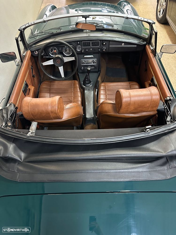 MG MGB - 12