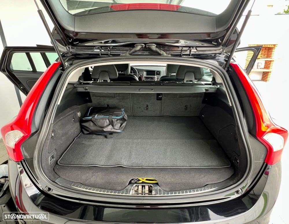 Volvo V60 2.4 D6 Momentum AWD Phev - 7