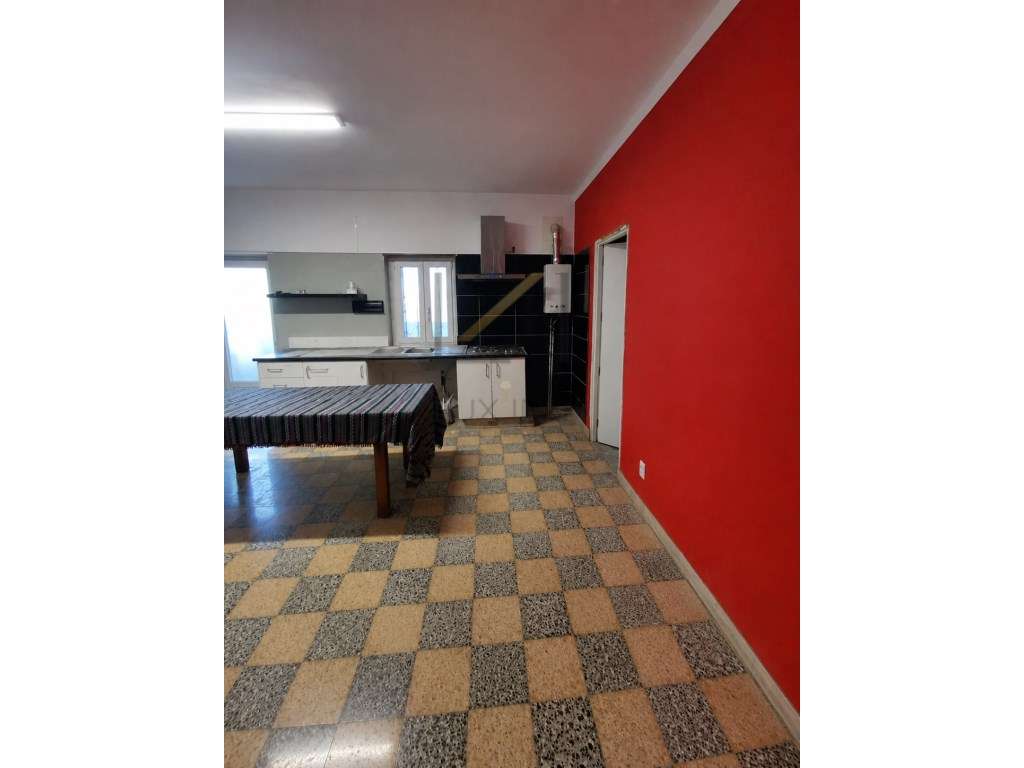 Moradia T4 em Igreja Nova com 2 Pisos e 1.153 m² de Terreno - Grande imagem: 2/17