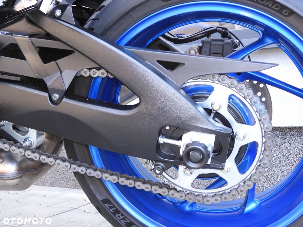 Suzuki GSX - 33