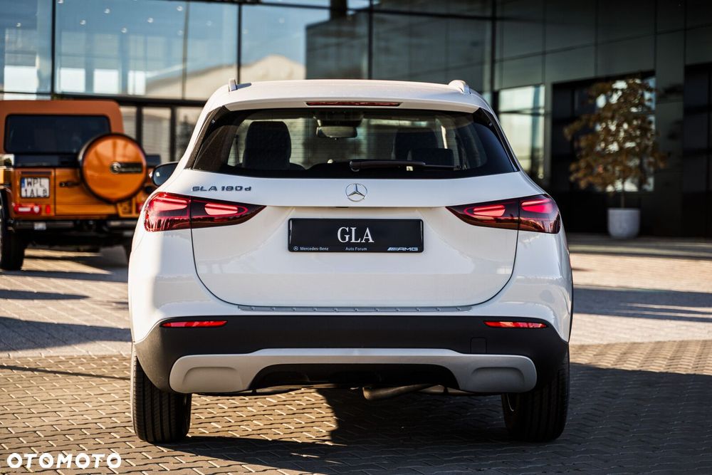 Mercedes-Benz GLA - 9