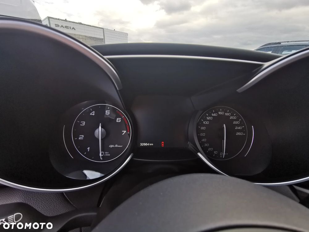 Alfa Romeo Giulia 2.0 Turbo 16V AT8-Q4 Veloce - 26