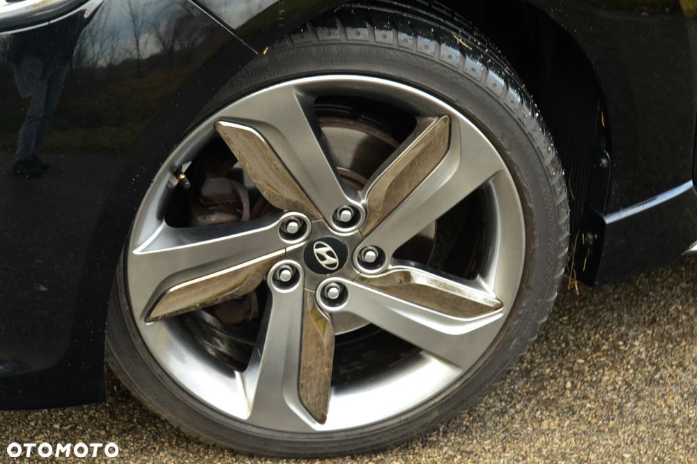 Hyundai Veloster - 12