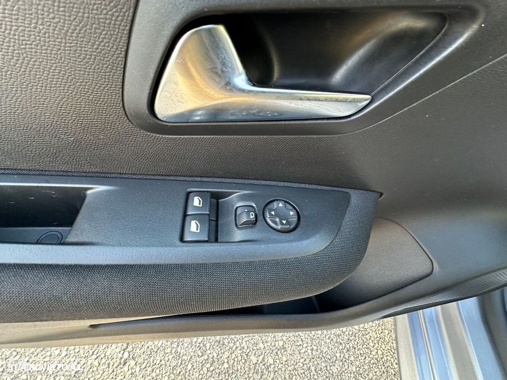 Peugeot 208 1.2 PureTech Allure EAT8 - 14