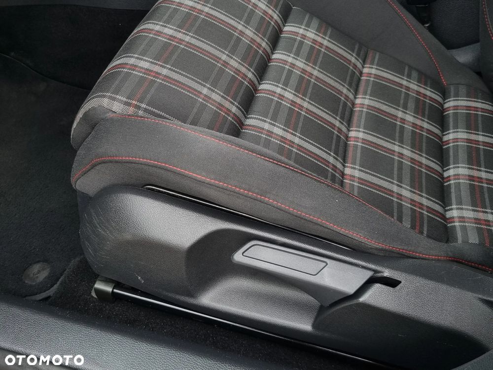 Volkswagen Golf 2.0 GTI - 38