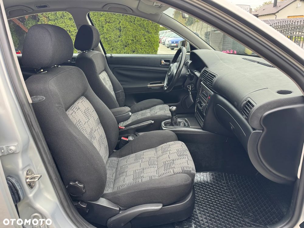 Volkswagen Passat 1.8 Comfortline - 22