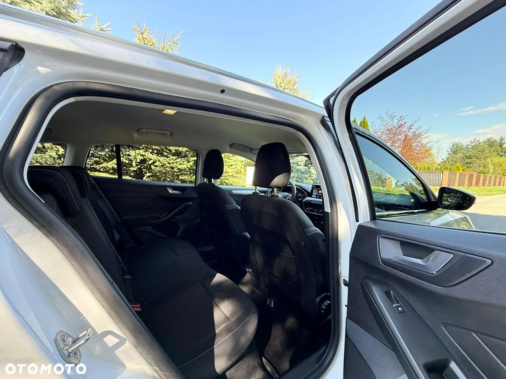 Ford Focus 1.0 EcoBoost Titanium - 32