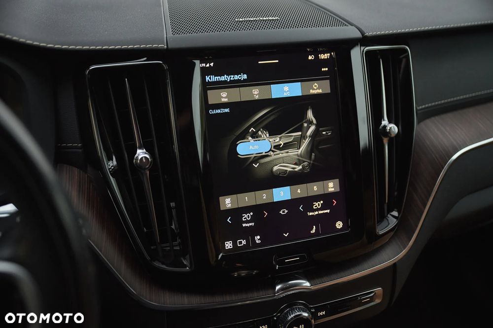 Volvo XC 60 B5 D AWD Inscription - 33
