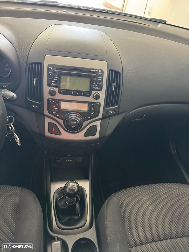 Hyundai i30 1.6 CRDI Comfort DPF - 19