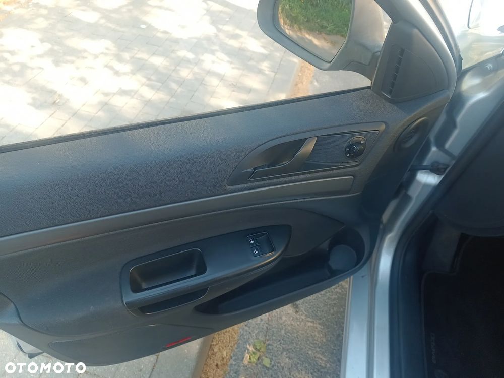 Skoda Octavia 1.6 Ambiente - 10